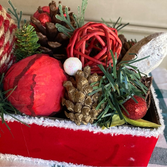Table Centerpiece Christmas Pine Cones Red White Berries Orbs s 10 x 7 x 5 in - Picture 8 of 14